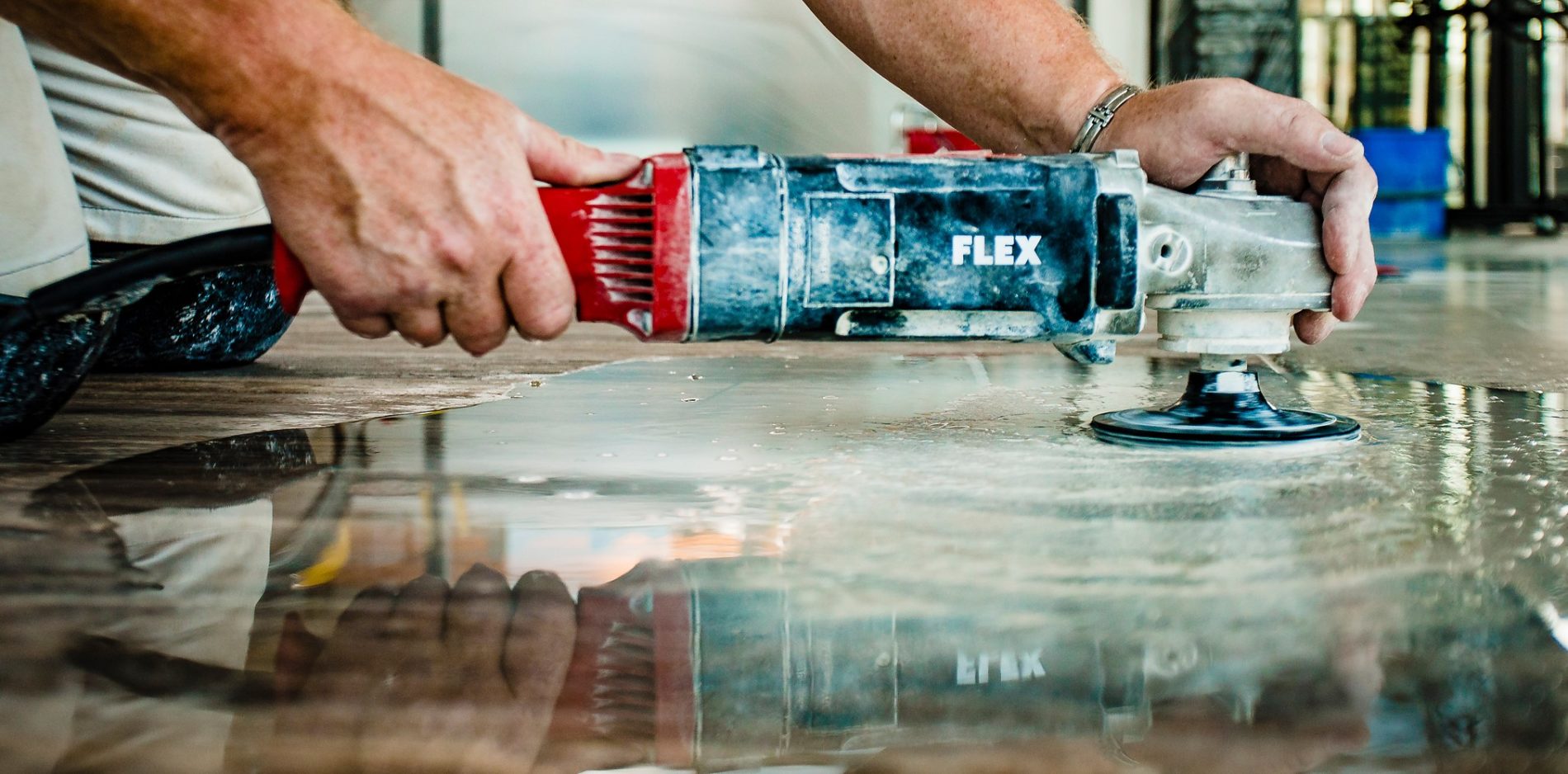 Waar moet ik op letten bij het herstel van natuursteen?