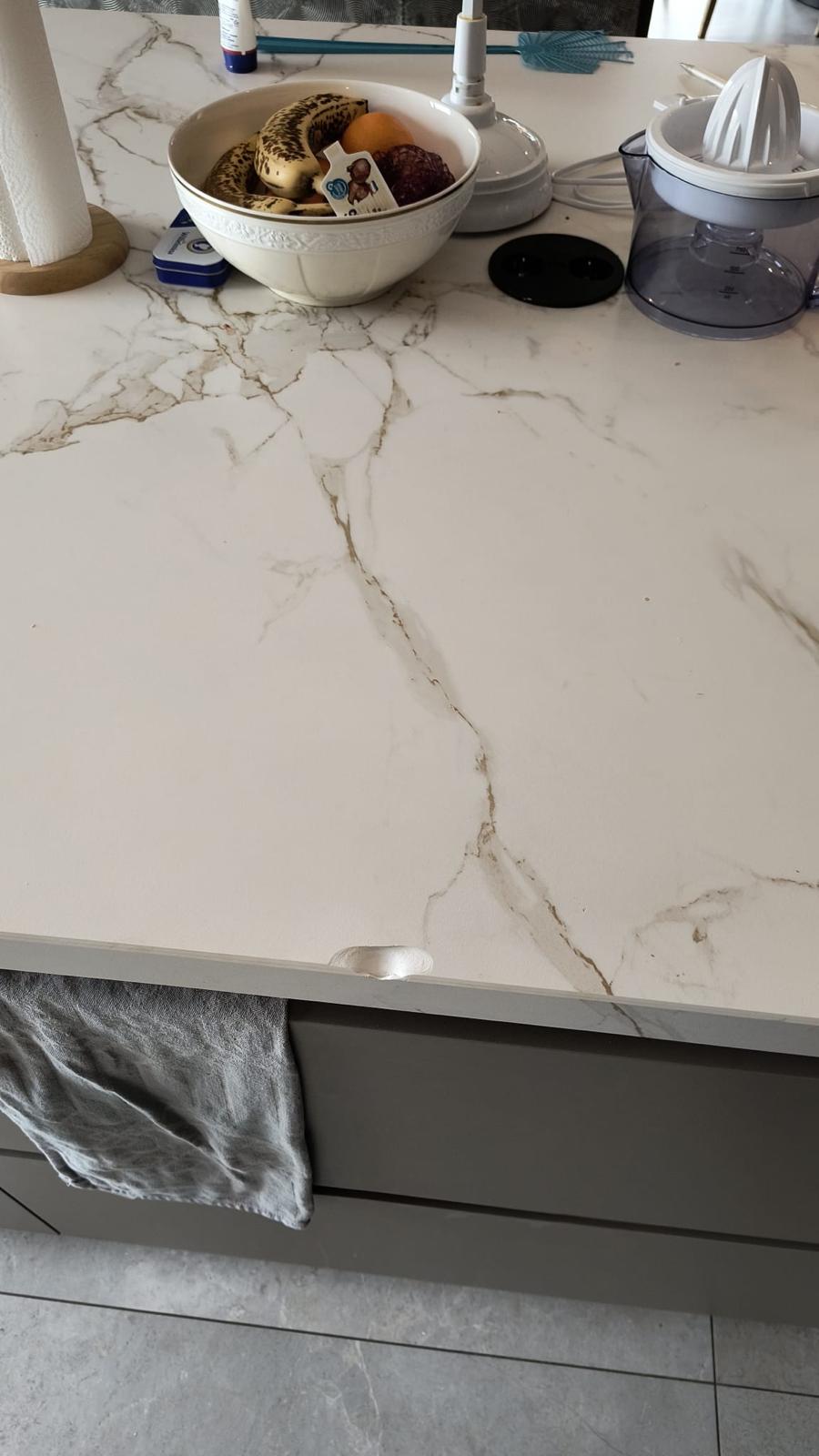 Zuurschade en chip in randafwerking